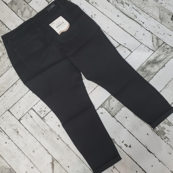 Royalty For Me Black High Rise Cuffed Ankle Jeans 16W - Picture 5 of 13